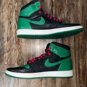 Jordan 1s green black shoe w red laces🔥